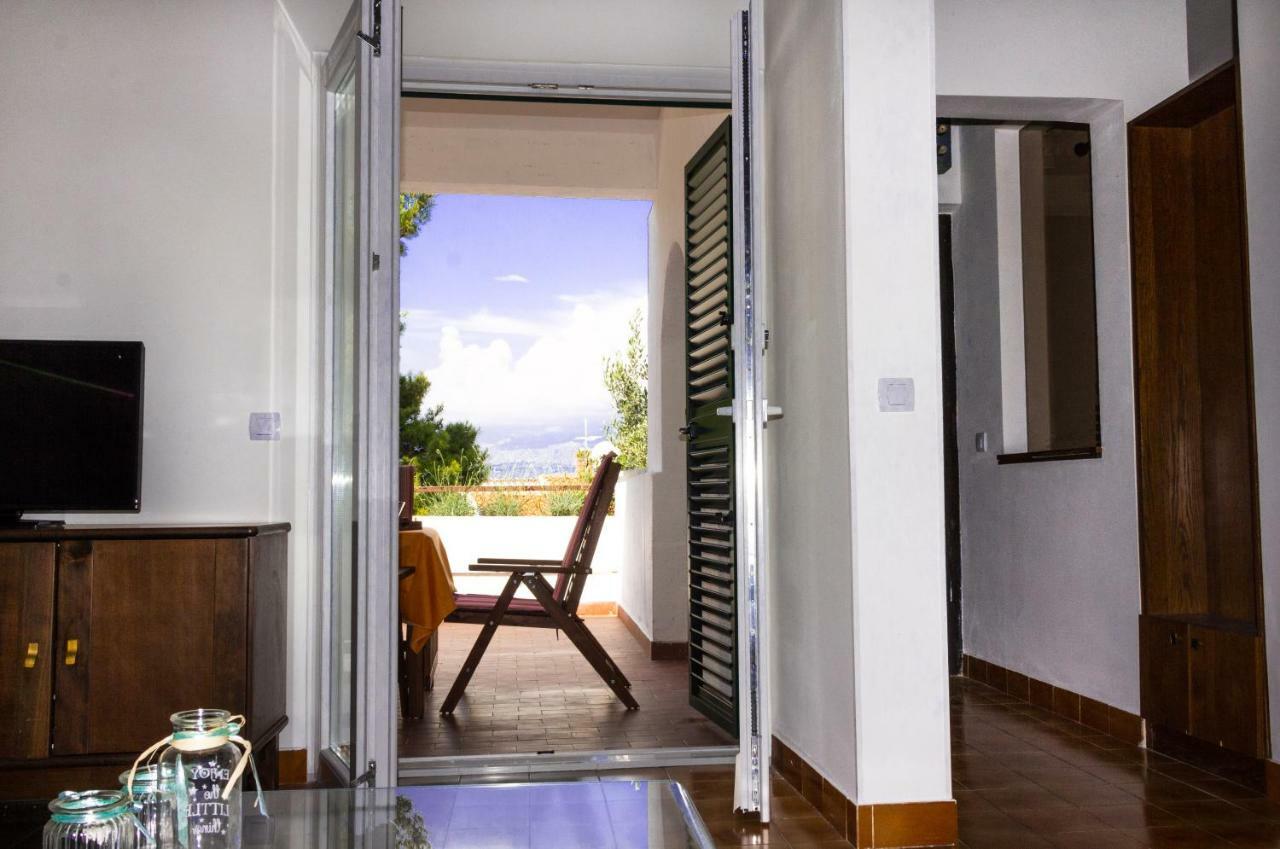Holiday Home Laurea Supetar Buitenkant foto